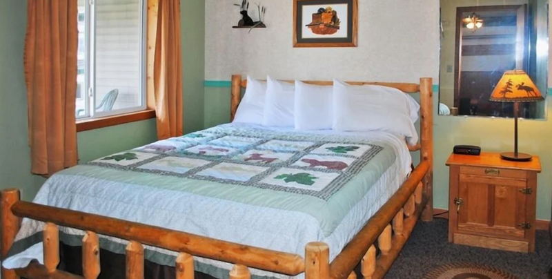 Superior Motel & Suites (Star-Lite Motel, Star Lite Motel) - Web Listing (newer photo)